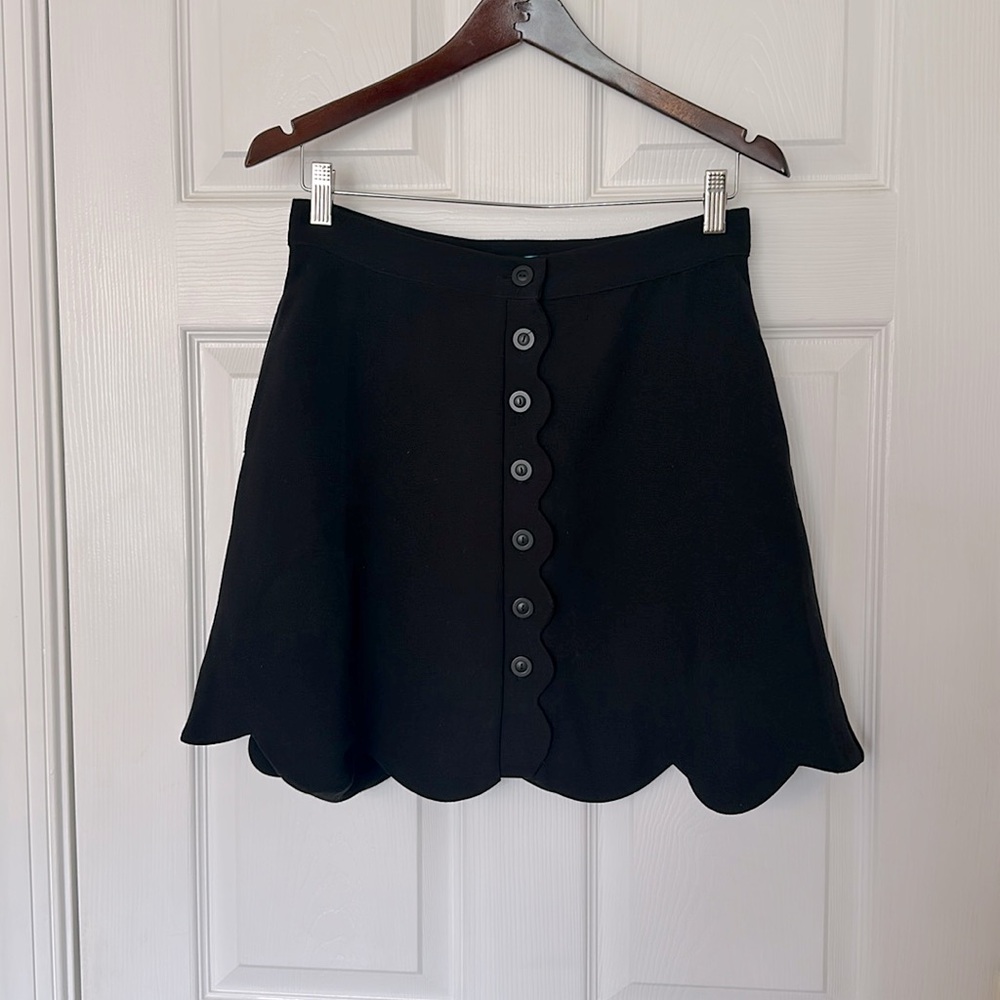 Francesca’s black Scallop Button up skirt